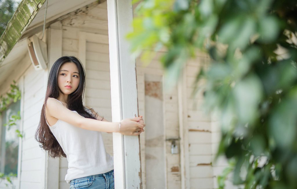 如今刘璋已降，庞统一边开始稳定成都政局，一边安排人手开始招降巴郡各处城池，而魏延则着手布置那归降的十三万蜀军。